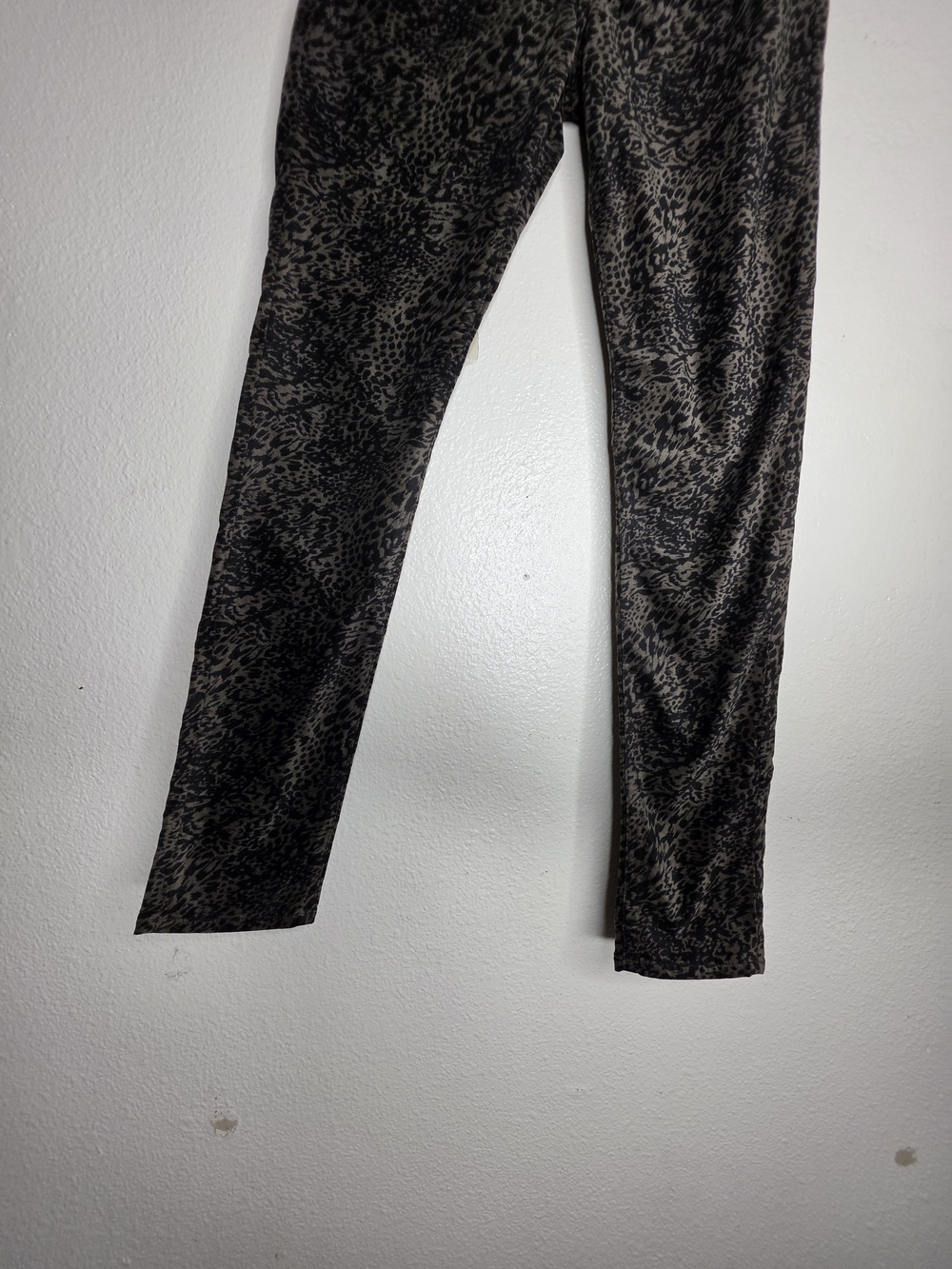 AG Adriano Goldschmied Farrah Skinny Ankle Leopard Velvet Size 28 - Picture 9 of 13